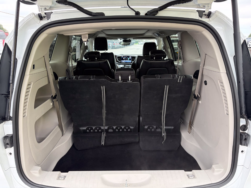 Used 2024 Chrysler Pacifica Limited FWD image 14