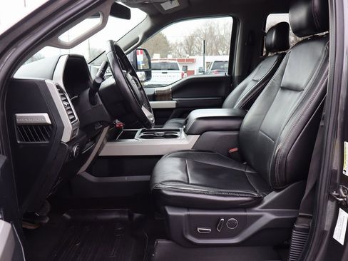 Used 2017 Ford F450 Lariat w/ Tow Technology Bundle image 4