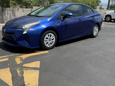 Used 2016 Toyota Prius Two FWD image 1
