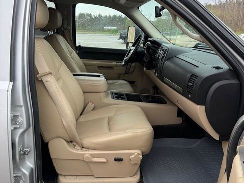 Used 2011 Chevrolet Silverado 3500 LT w/ Interior Plus Package AWD/4WD image 16