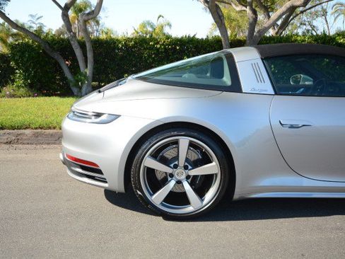Used 2021 Porsche 911 AWD/4WD image 9