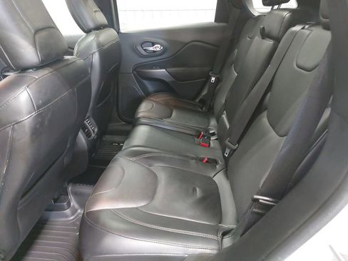 Used 2019 Jeep Cherokee Overland w/ Technology Group image 13