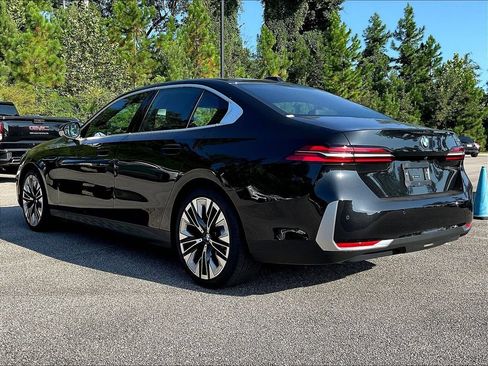 Used 2026 BMW 530i RWD image 3