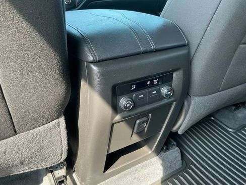 Used 2023 Chevrolet Traverse LT FWD image 35
