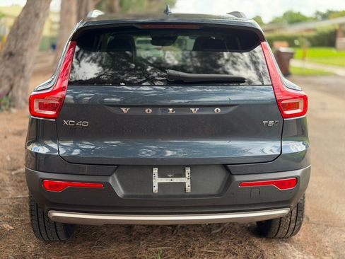 Used 2022 Volvo XC40 T5 Momentum AWD/4WD image 4