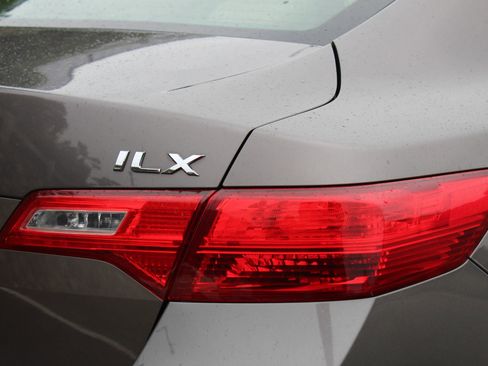 Used 2014 Acura ILX 2.0L Sedan 4D image 38