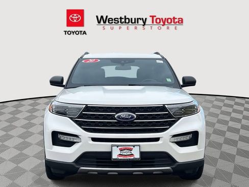 Used 2020 Ford Explorer XLT w/ Equipment Group 202A image 3
