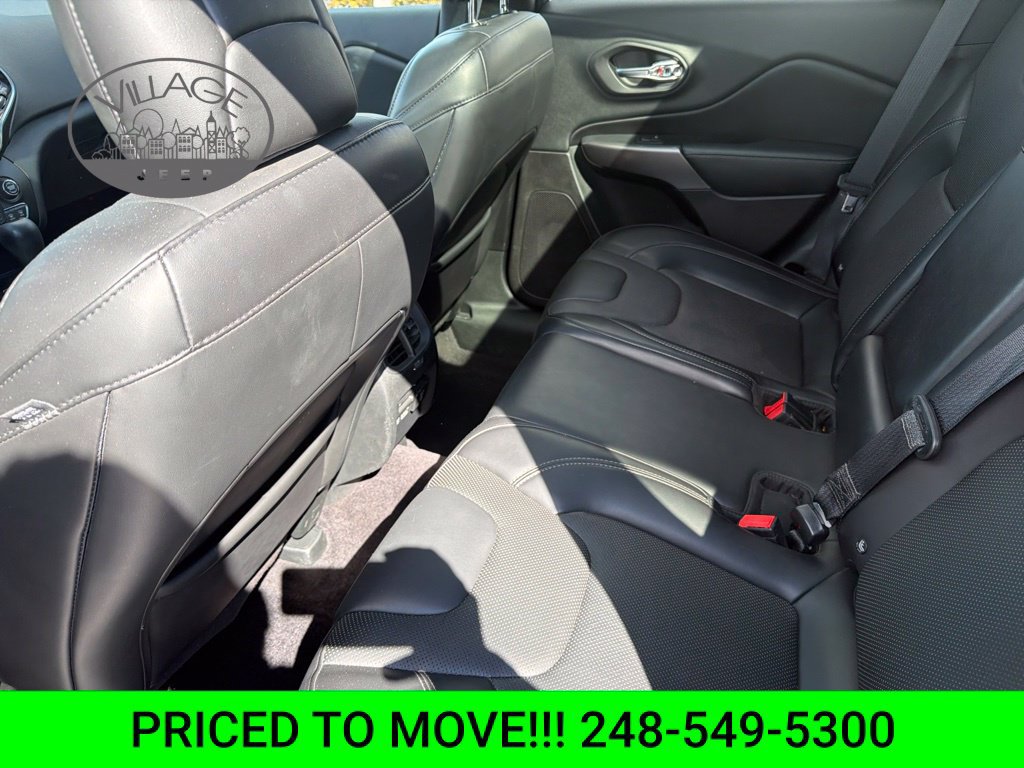 Used 2019 Jeep Cherokee Limited w/ Technology Group AWD/4WD image 9