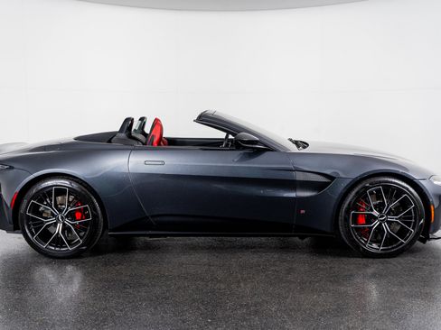Used 2021 Aston Martin V8 Vantage Convertible image 5