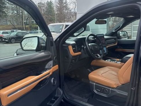Used 2024 Ford Expedition Platinum image 15