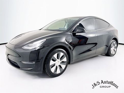 Used 2022 Tesla Model Y Long Range image 3