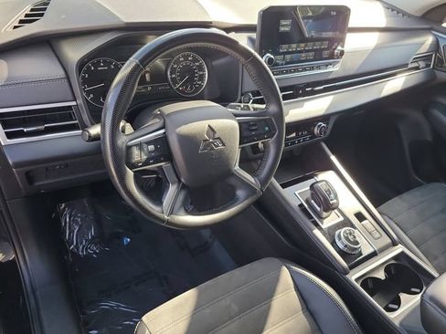 Used 2024 Mitsubishi Outlander SE FWD image 16