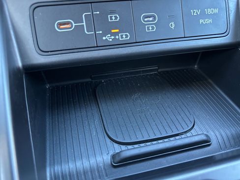 Used 2025 Hyundai Kona Limited image 38