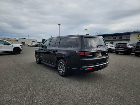 Used 2024 Jeep Wagoneer L Series II w/ Flexible Seating Group AWD/4WD image 5