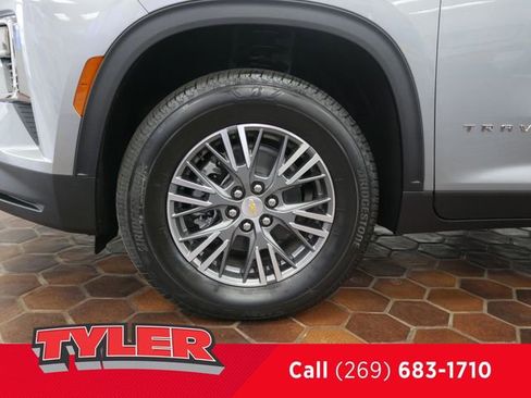 New 2025 Chevrolet Traverse LT w/ Driver Confidence Package image 39