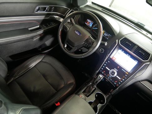 Used 2019 Ford Explorer Sport w/ Ford Safe & Smart Package AWD/4WD image 9