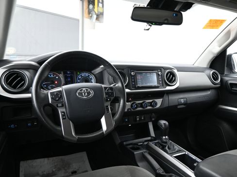 Used 2018 Toyota Tacoma SR5 image 19