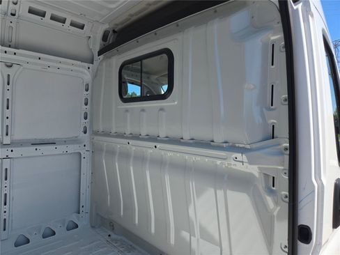 Used 2025 RAM ProMaster 2500 w/ Convenience Group image 9