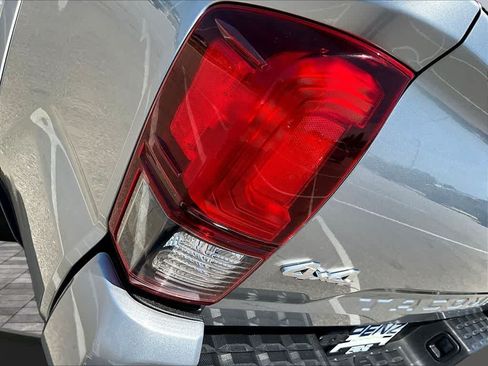 Used 2019 Toyota Tacoma SR5 AWD/4WD image 25