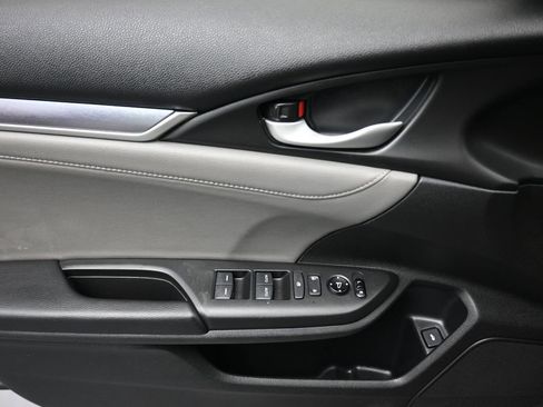 Used 2018 Honda Civic Touring image 10