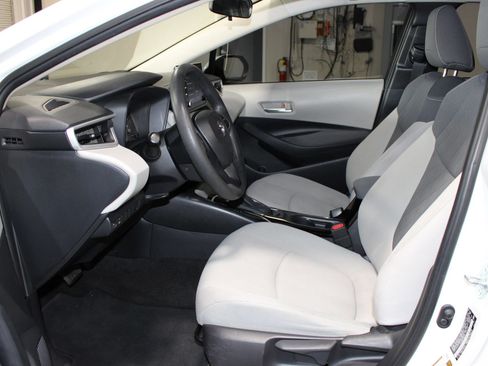 Used 2020 Toyota Corolla LE FWD image 8