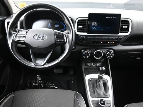 Certified 2023 Hyundai Venue Limited FWD image 19