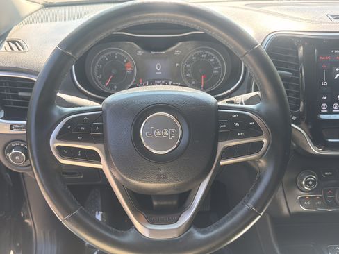 Used 2019 Jeep Cherokee Limited FWD image 4
