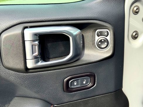 Used 2018 Jeep Wrangler Unlimited Rubicon image 17