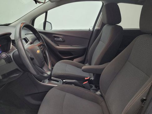 Used 2020 Chevrolet Trax LS w/ Tint and Cruise Package AWD/4WD image 17