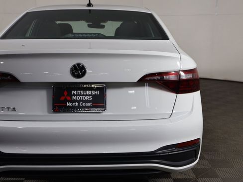 Used 2024 Volkswagen Jetta Sport image 14