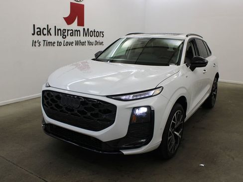 New 2026 Audi Q3 quattro 2.0T image 2