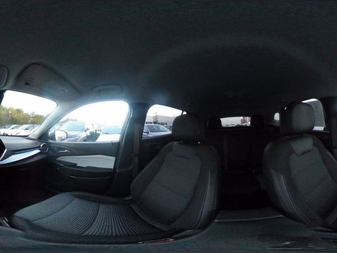 Used 2025 Chevrolet Trax LT image 40