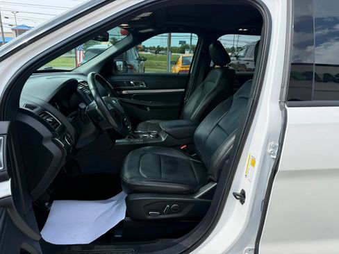Used 2018 Ford Explorer XLT w/ Equipment Group 202A AWD/4WD image 20