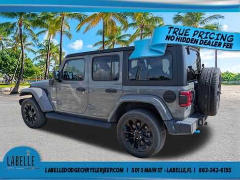 Used 2023 Jeep Wrangler Unlimited Sahara w/ Cold Weather Group AWD/4WD image 6