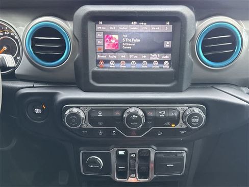 Used 2019 Jeep Wrangler Unlimited Sahara image 15