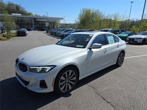 New 2026 BMW 330i xDrive Sedan w/ Premium Package AWD/4WD image 7