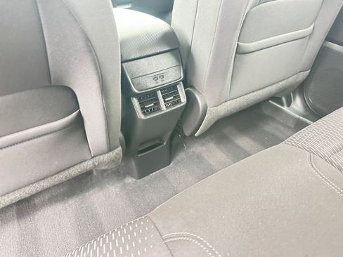 Used 2025 Chevrolet Equinox LT image 24