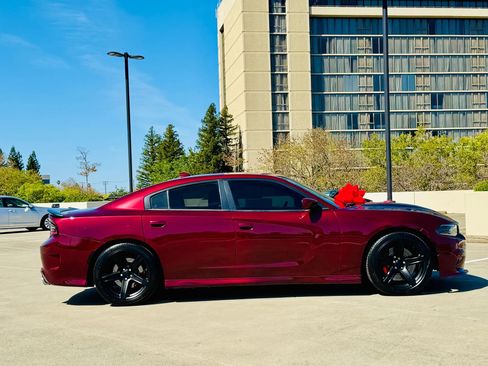 Used 2017 Dodge Charger R/T image 4