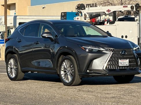 Used 2025 Lexus NX 300h AWD w/ Luxury Package image 9