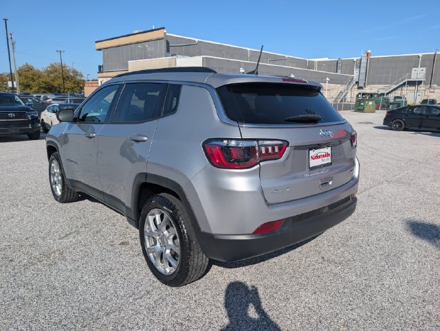 Used 2022 Jeep Compass Latitude AWD/4WD image 3