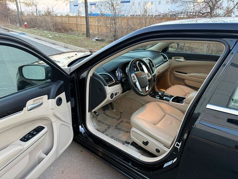 Used 2014 Chrysler 300 RWD image 13