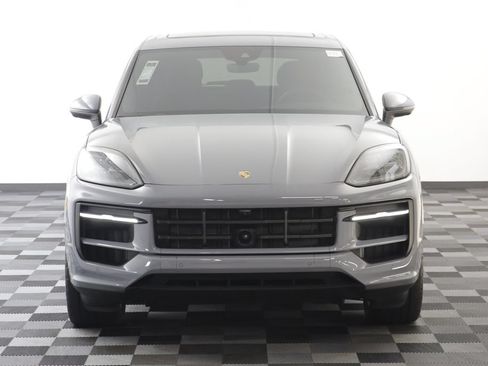 Used 2025 Porsche Cayenne AWD/4WD image 24