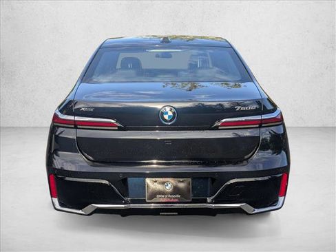 Used 2026 BMW 750e xDrive AWD/4WD image 7