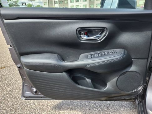Used 2025 Honda HR-V LX image 18