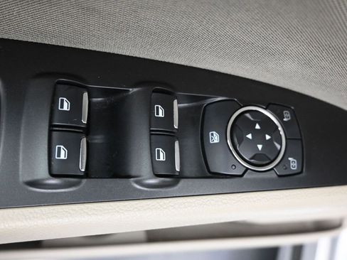 Used 2017 Ford Fusion SE image 24