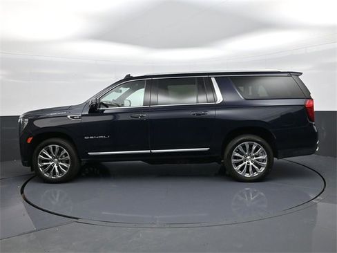 Used 2023 GMC Yukon XL Denali image 2