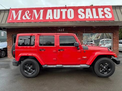 Used 2014 Jeep Wrangler Unlimited Sahara w/ Max Tow Package image 2