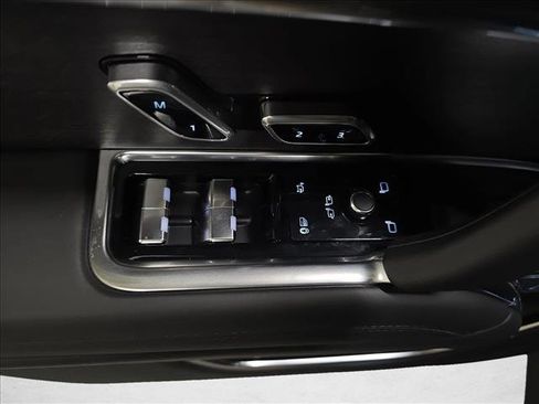 New 2026 Land Rover Range Rover SE image 29