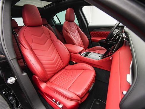 New 2025 Maserati Grecale GT image 16