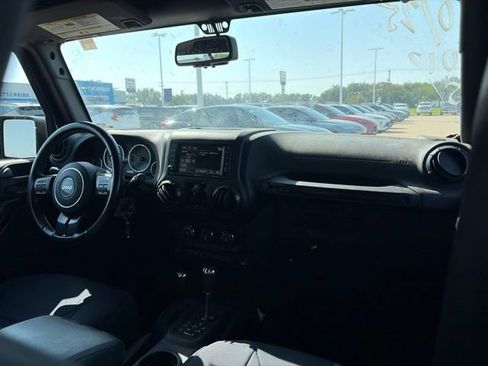 Used 2017 Jeep Wrangler Unlimited Sahara AWD/4WD image 22
